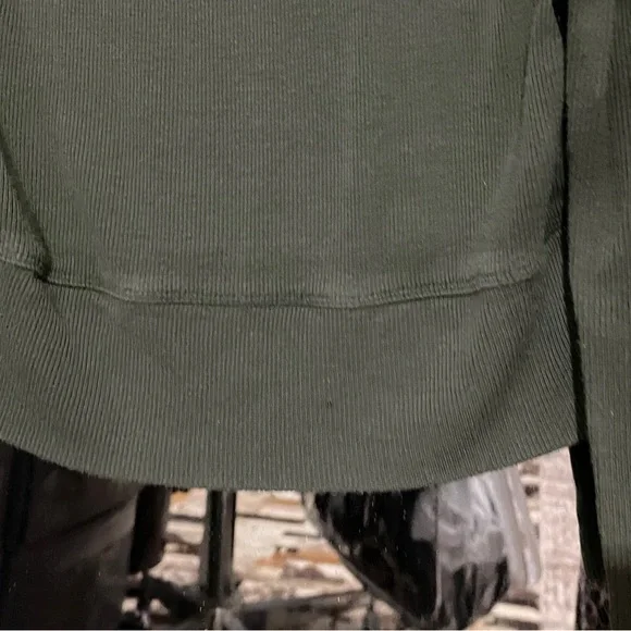 Bebe Vintage(?) beautifully cut top - Picture 7 of 8